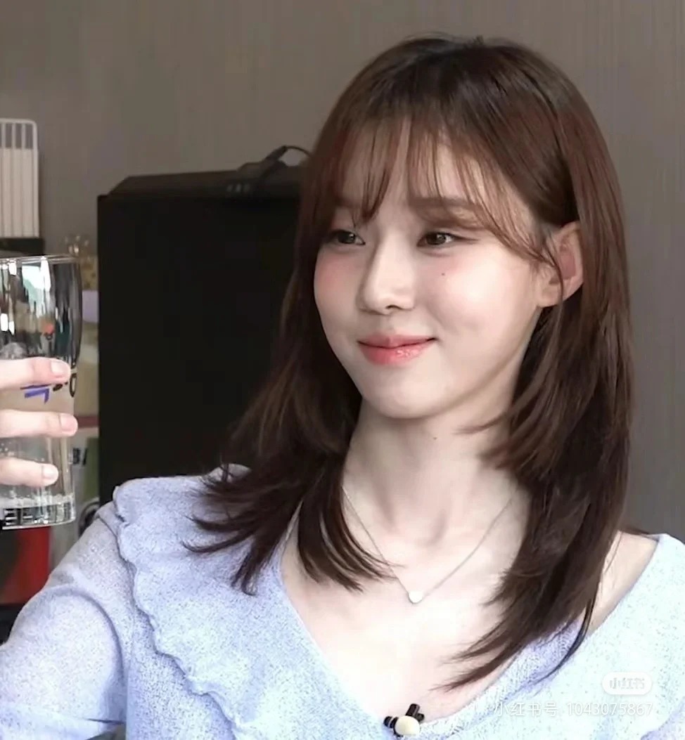 高层次羽毛感锁骨发 | Winter 同款