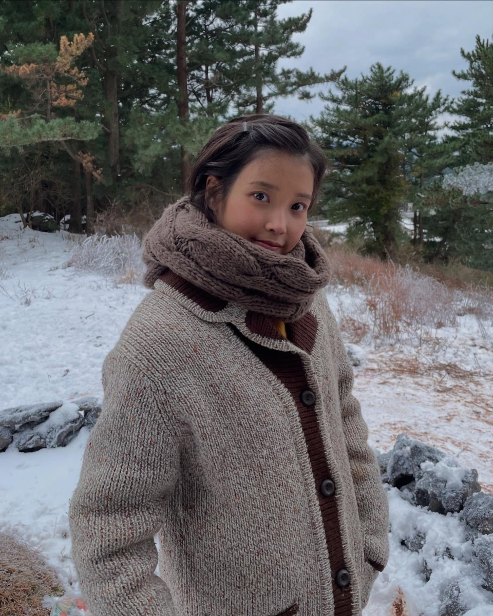 IU一人分饰两角