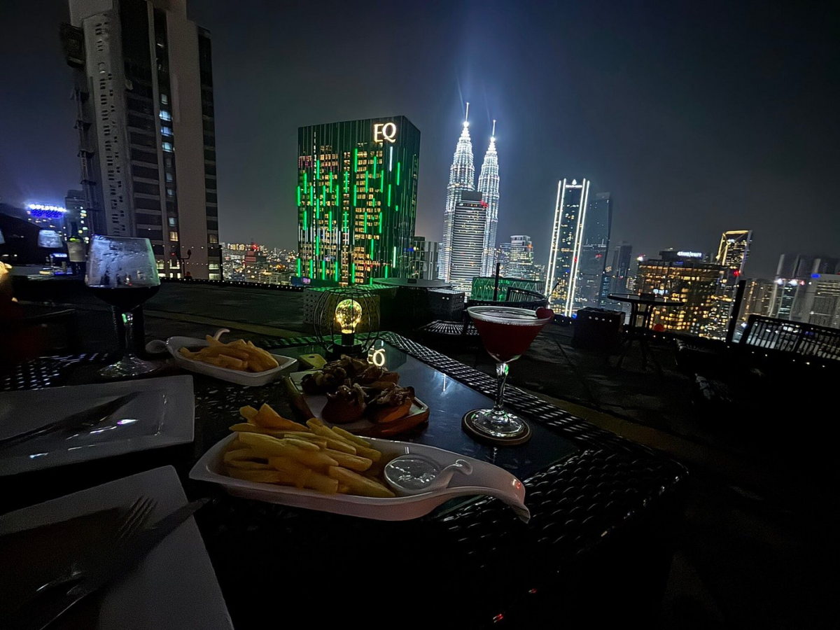 直升机停机坪酒吧 (Heli Lounge Bar)