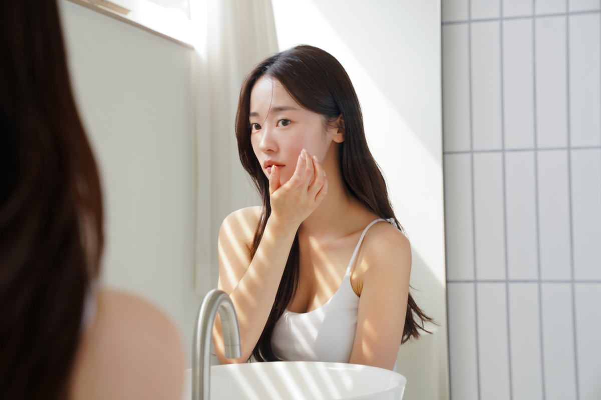 红糖、盐和咖啡渣等颗粒通常过大或尖锐，易刮伤脸部肌肤，建议用于手肘、膝盖等粗糙部位；柠檬汁酸性太强，建议和水稀释；小苏打硷性过强避免用于脸部。