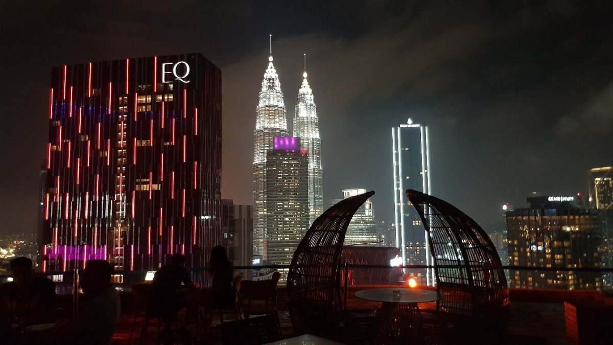 直升机停机坪酒吧 (Heli Lounge Bar)