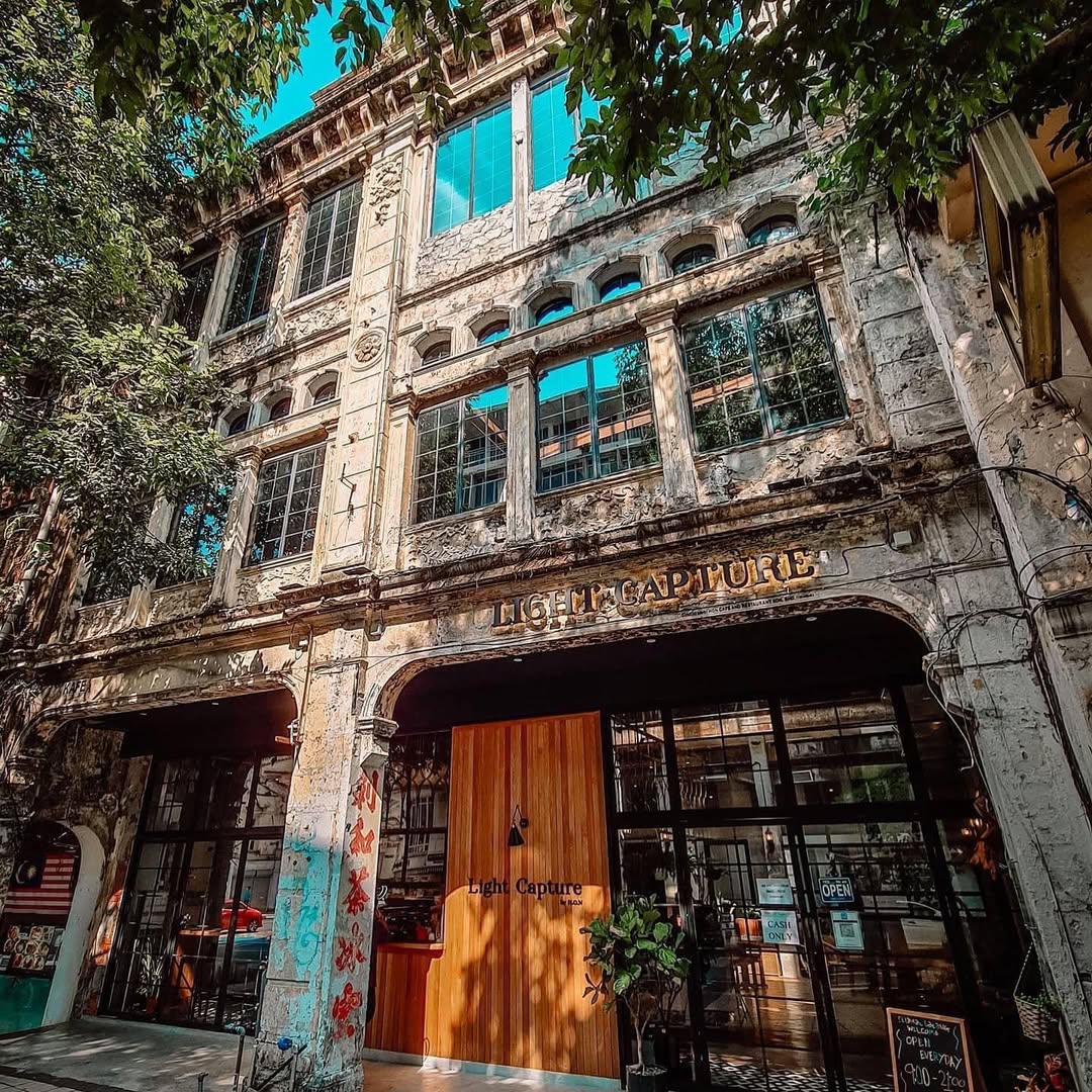 Light Capture Cafe by H.O.N.