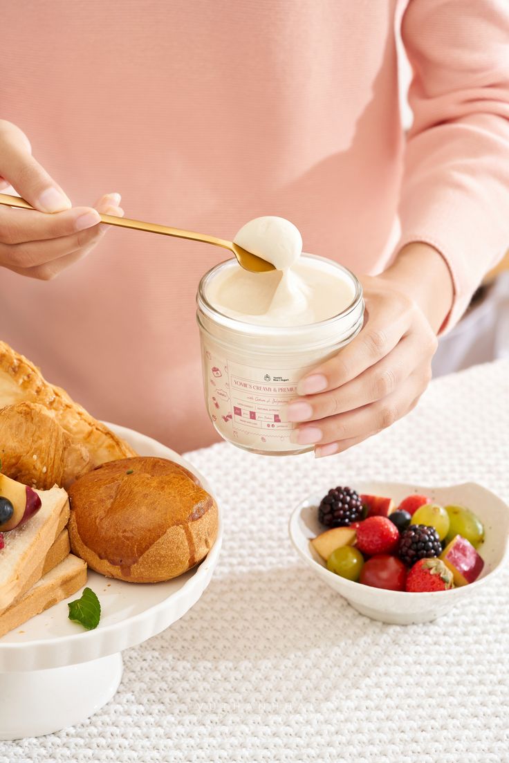 6. 无糖酸奶 (Unsweetened Plain Yogurt)