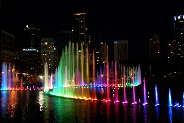 双子塔 & 吉隆坡城中城公园 (Petronas Twin Towers & KLCC Park)