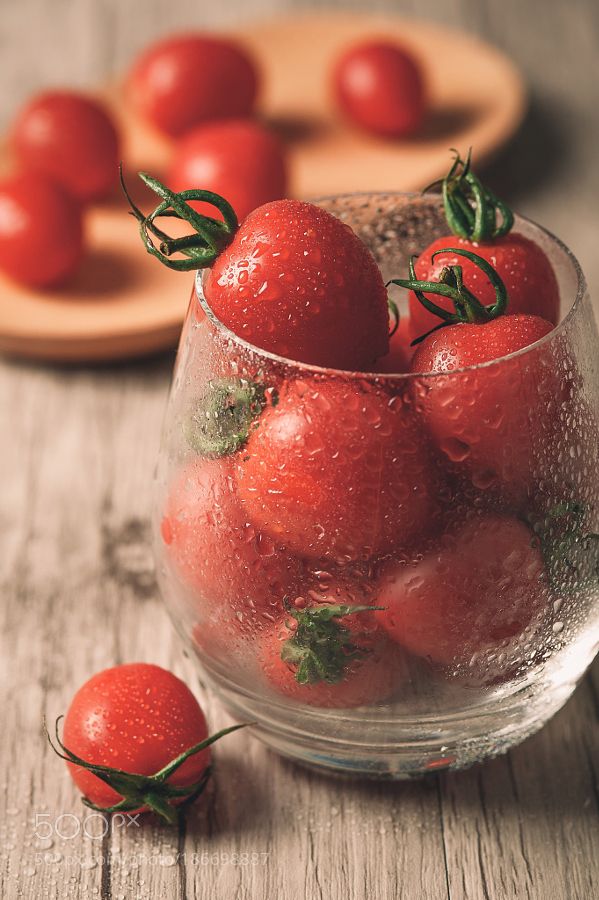 2. 小番茄 (Cherry Tomatoes)