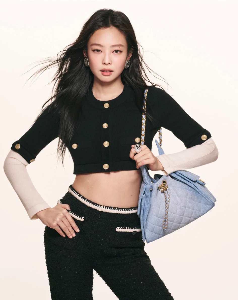 CHANEL 25 小型包 —— Jennie 同款