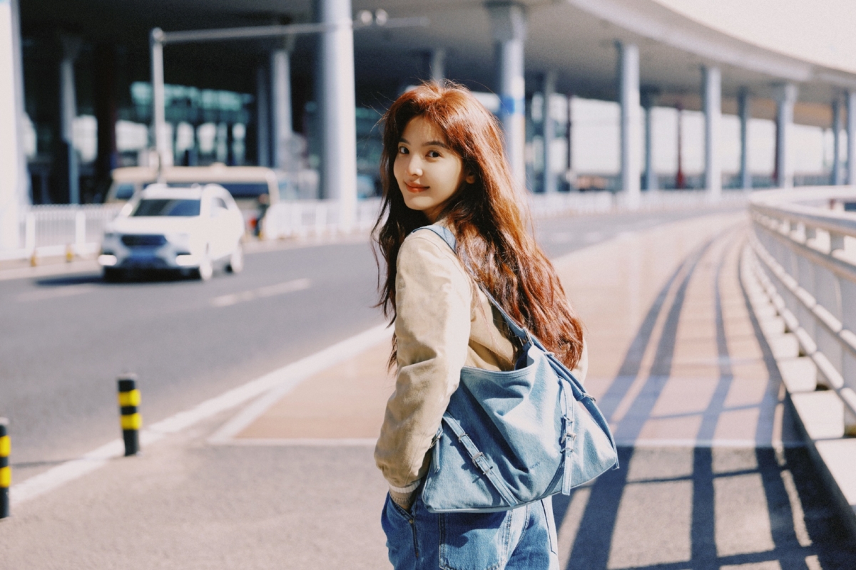 Givenchy Voyou 丹宁肩背包 —— 章若楠同款