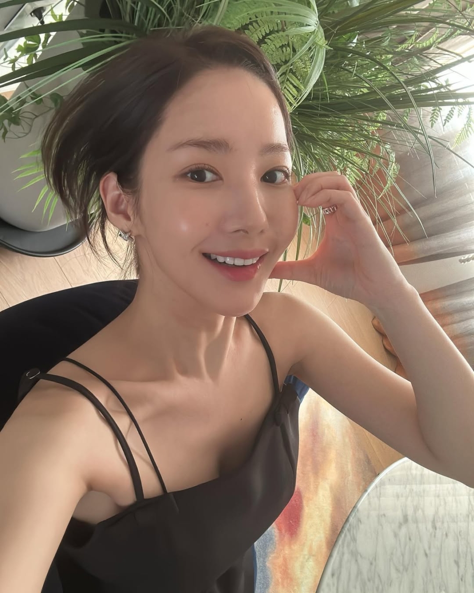 光滑细致的额头让人看起来更显年轻、有精神！