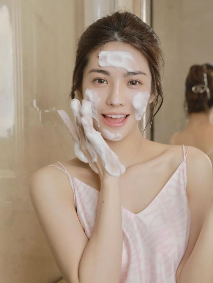 1.早晚温和洁面