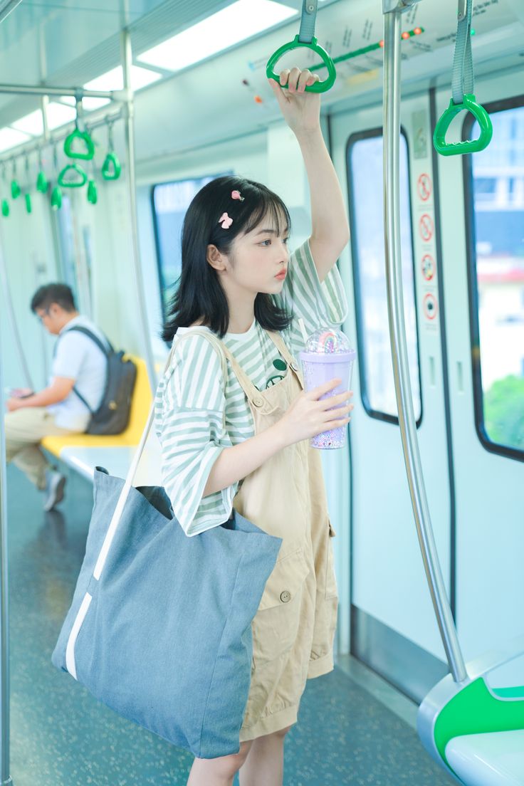 3. 外出不要忽视小钱，出门尽量自带水杯、纸巾、充电宝