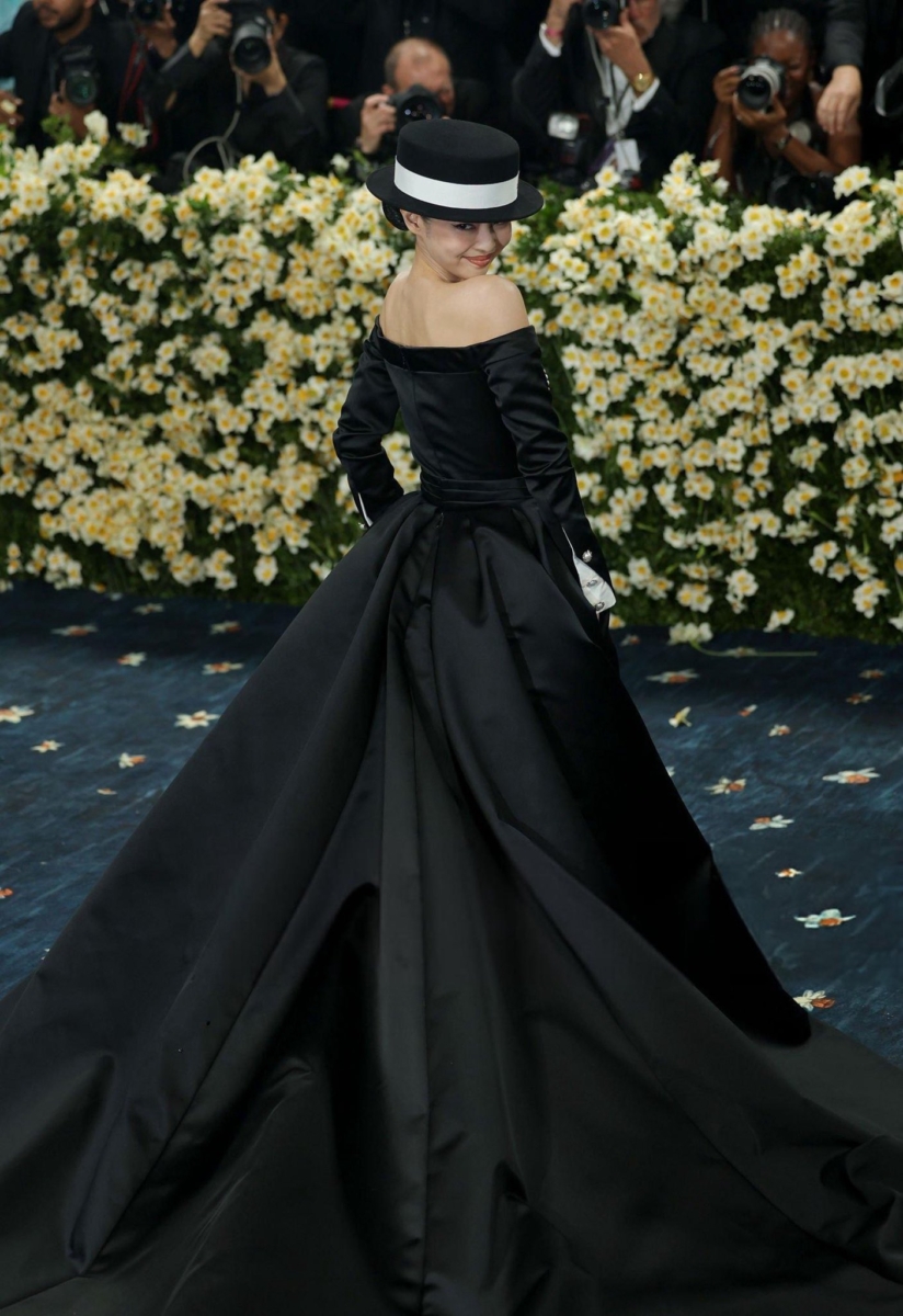 Jennie Met Gala 2025 造型获盛赞