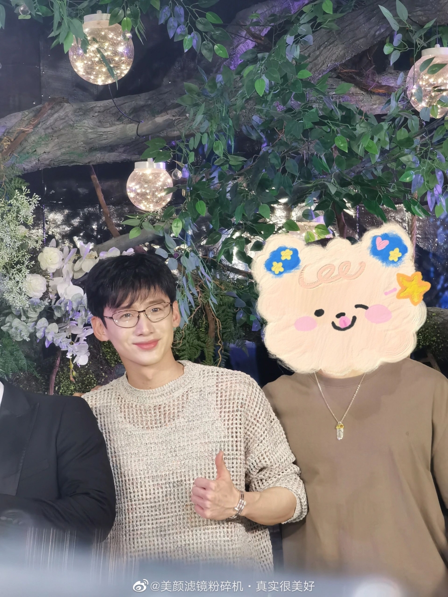 白敬亭参加朋友婚礼