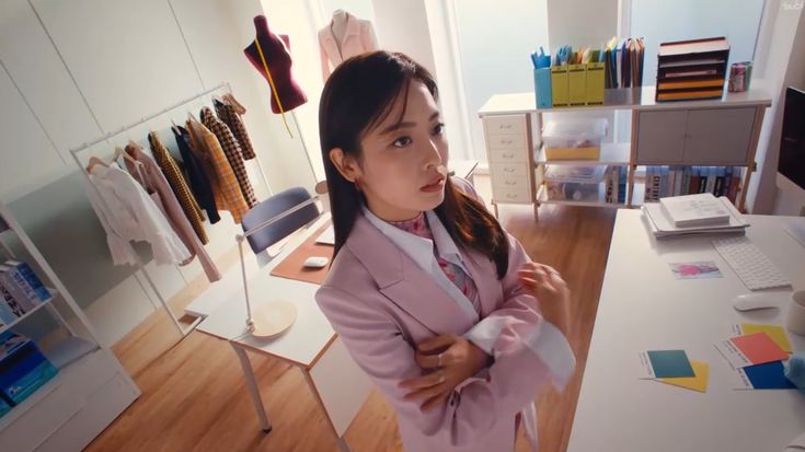 只要花点小心思，调整一下工位布局，就能给自己创造一个更舒适、更积极的工作环境。