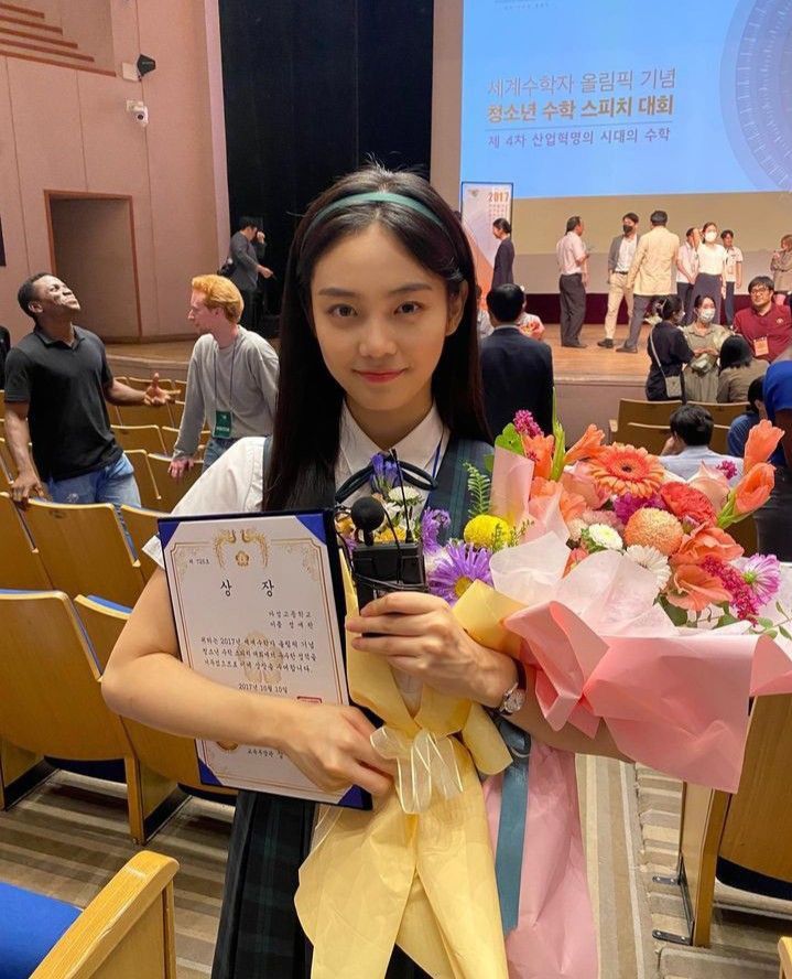 真正的聪明，从来都不是一张成绩单能定义的。