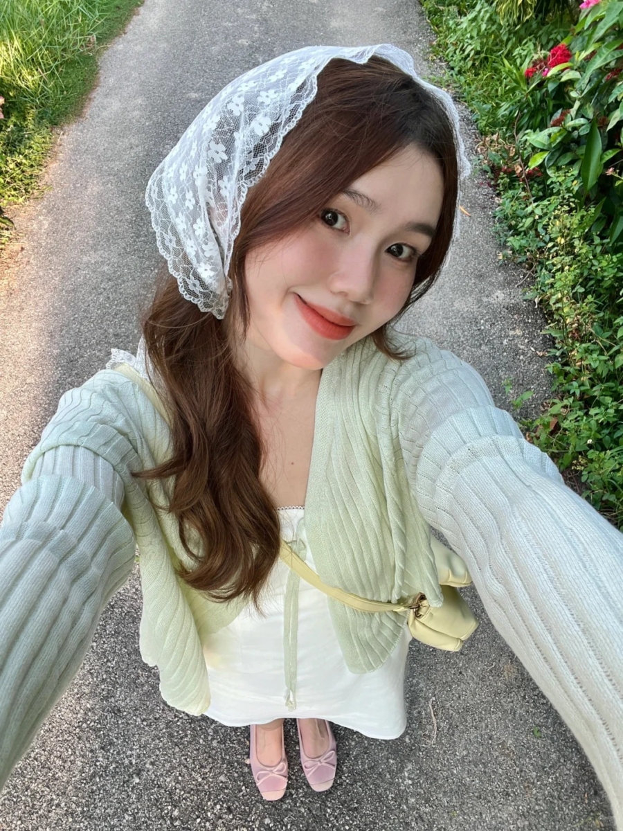 OOTD 拍照姿势：4、露脸俯拍