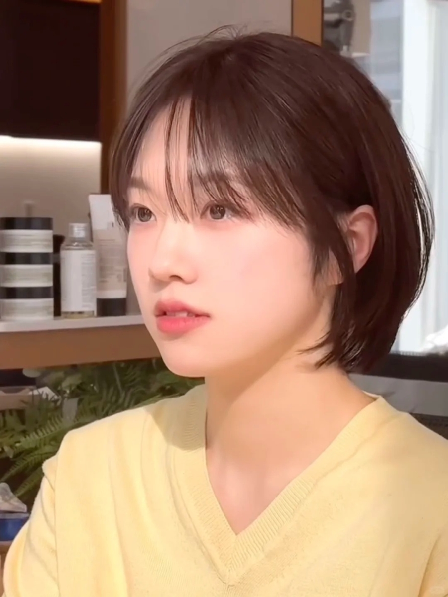 慵懒侧分内扣短发