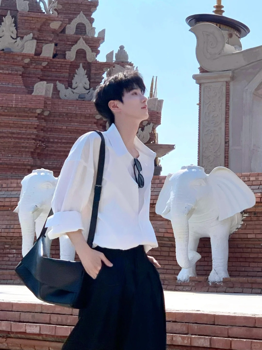 男生白衬衫穿搭:7、松弛休闲风