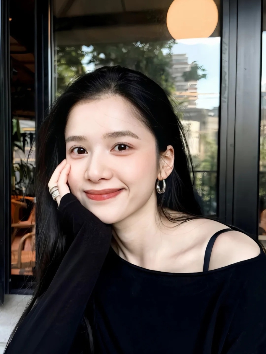 妆容清透自然,避免廉价感