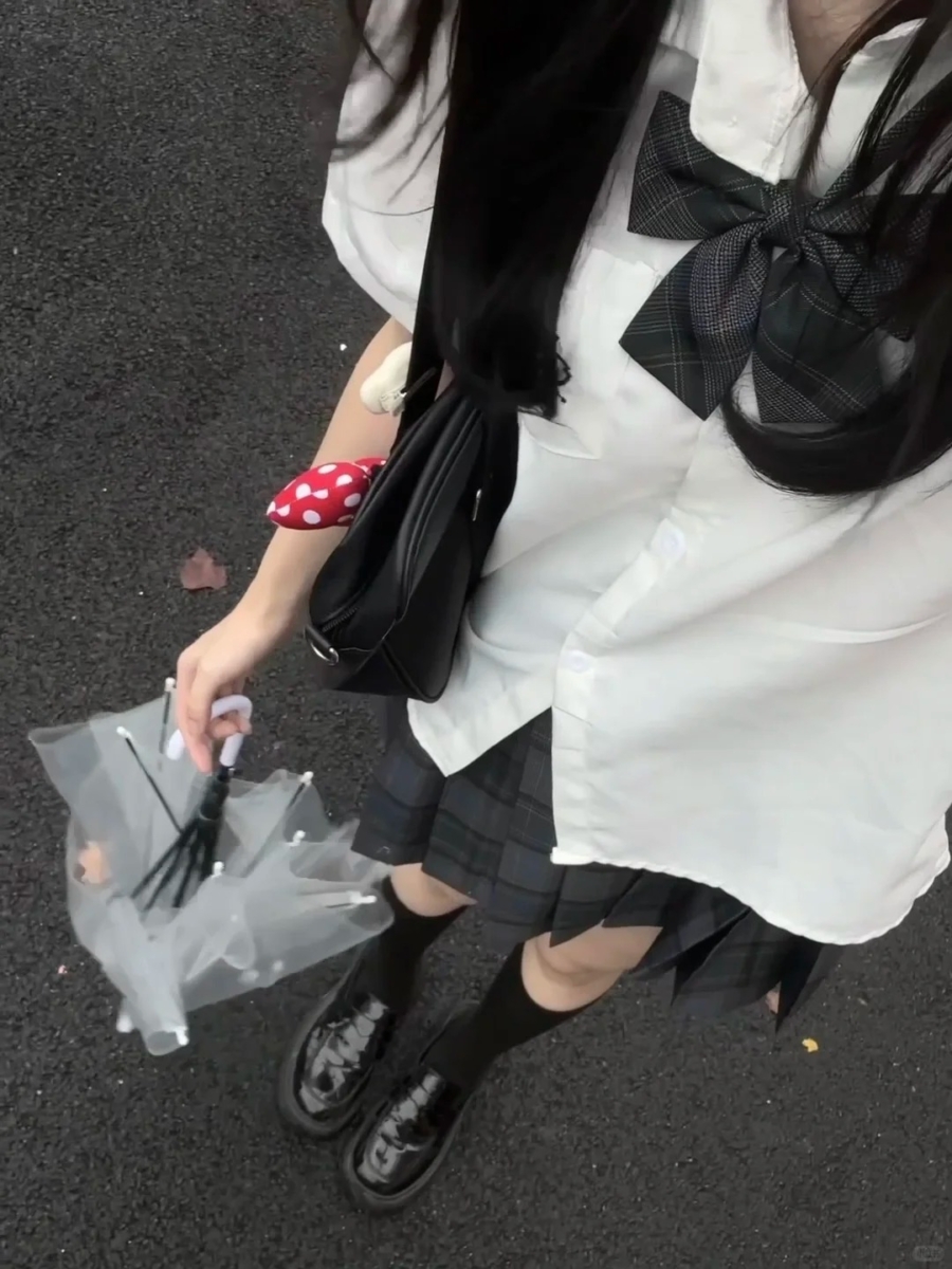 OOTD 拍照姿势：3、不露脸俯拍