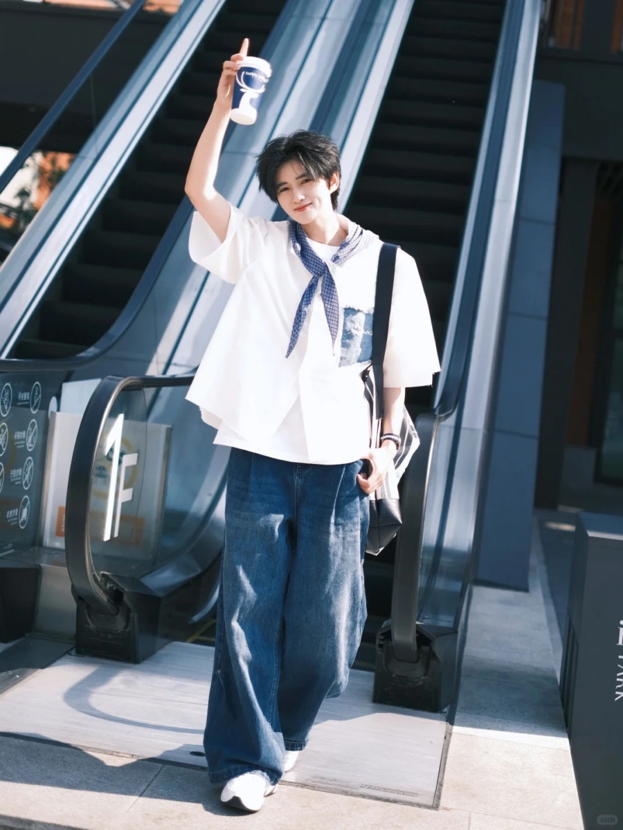 男生白衬衫穿搭:1、阳光“仔”男