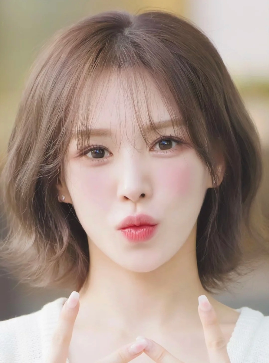 甜美齐下巴卷短发