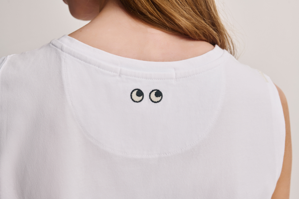 Anya Hindmarch 背心穿搭技巧