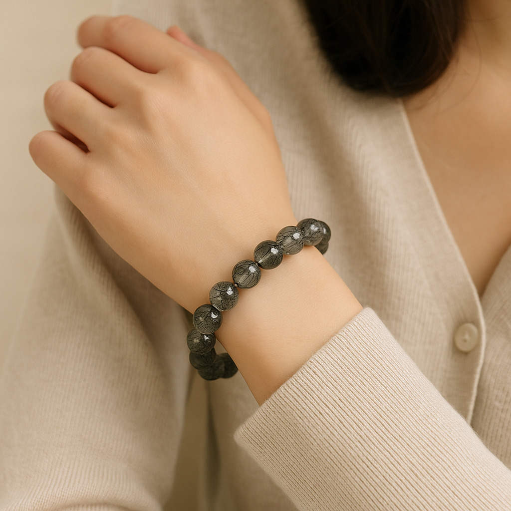 黑发晶能量强劲、守护力满分,适合许多现代女生日常佩戴~