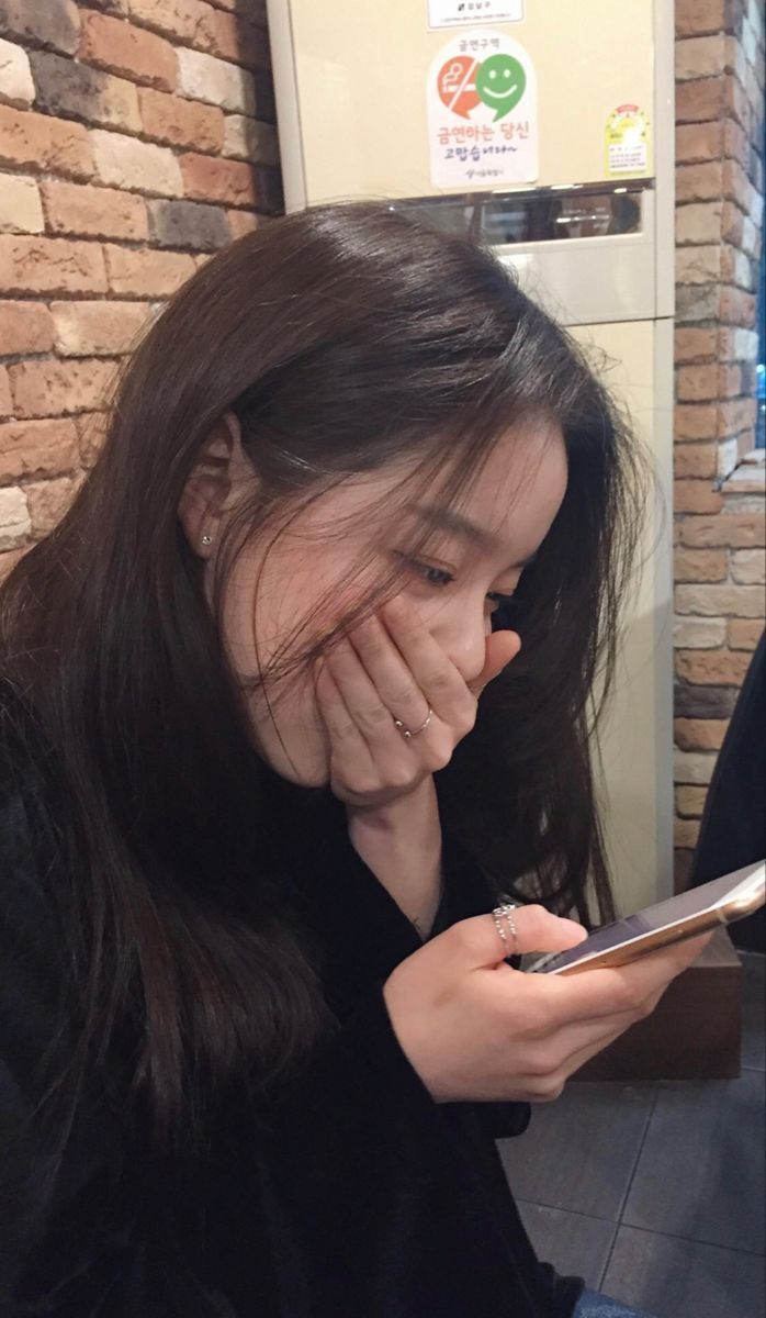 6. 管住你的手！手机屏幕比马桶盖还脏