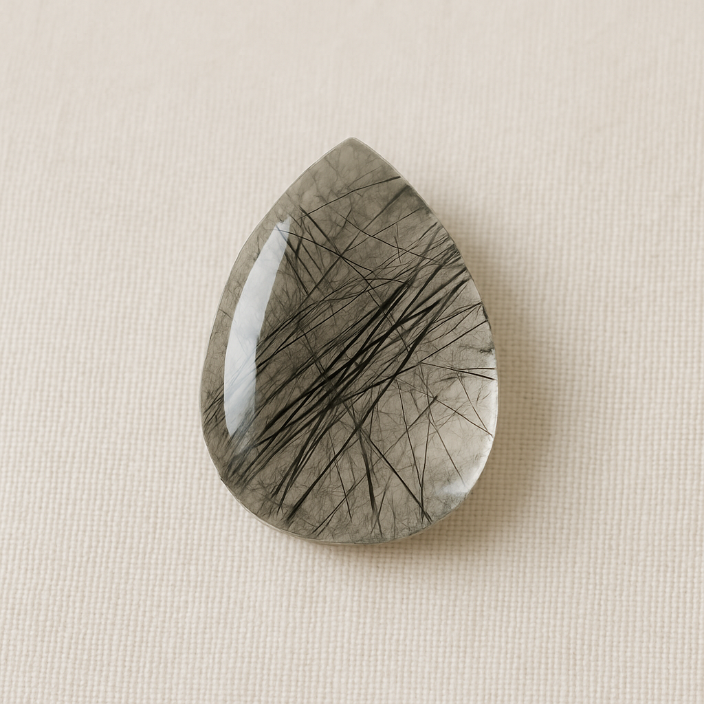 黑发晶能量沉稳,既有防护力,也能增强决断和情绪稳定,特别适合某些星座佩戴,为运势加分、守护心灵!