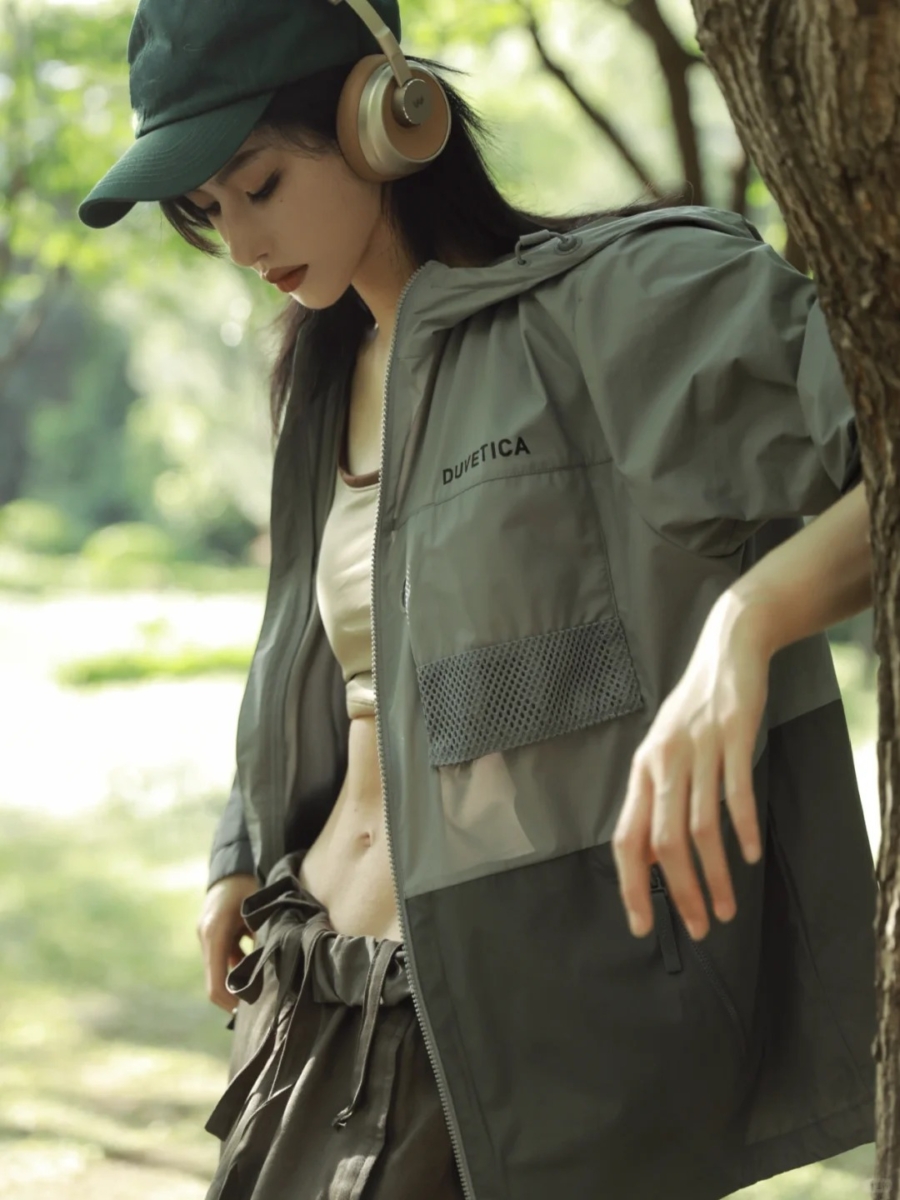 中性风穿搭 Tips #8：配色主攻黑白灰蓝绿