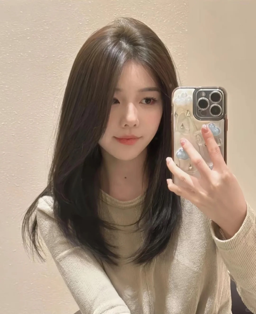 2025 夏季发色推荐:4. 冷茶棕色