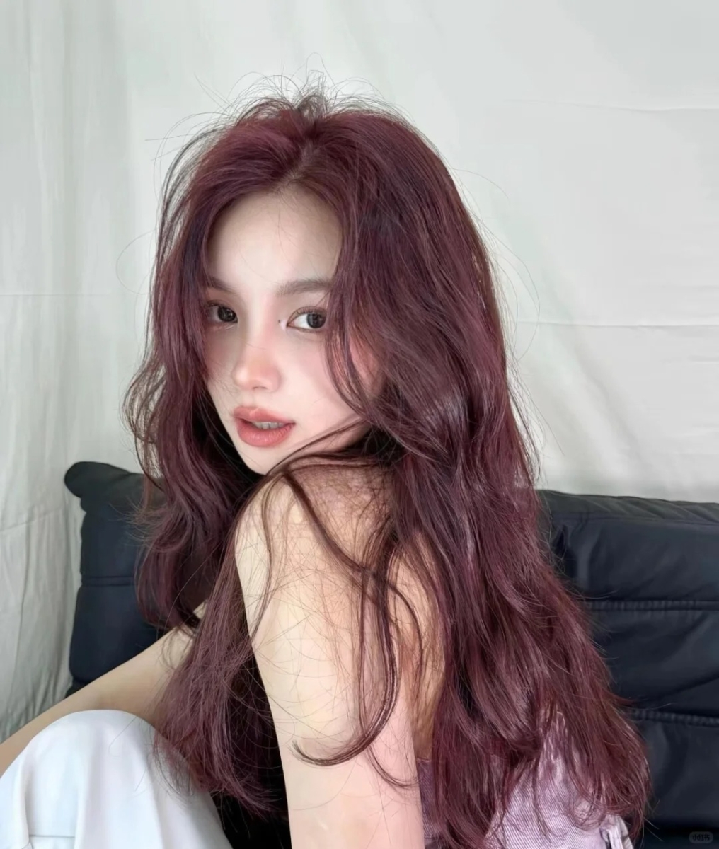 2025 夏季发色推荐:5. 树莓粉棕