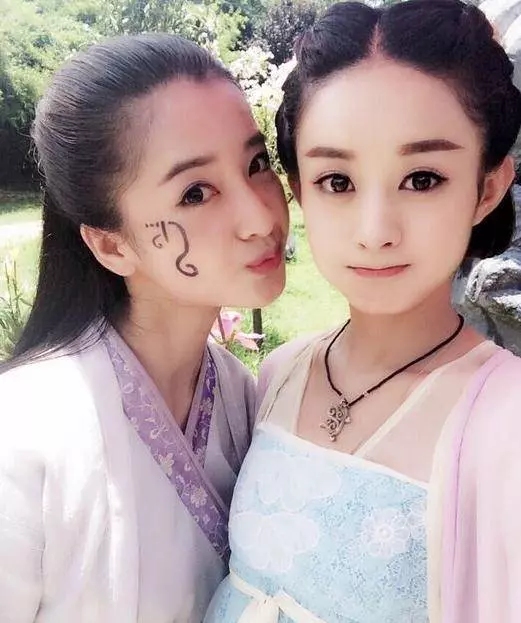 4. 曾当赵丽颖替身，算是“影子出道”！