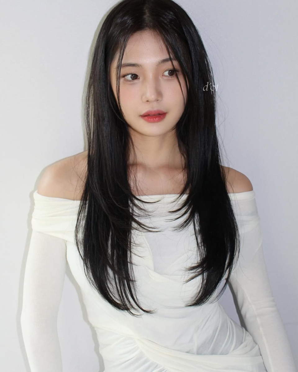 2025 夏季发色推荐:3. 珍珠黑色