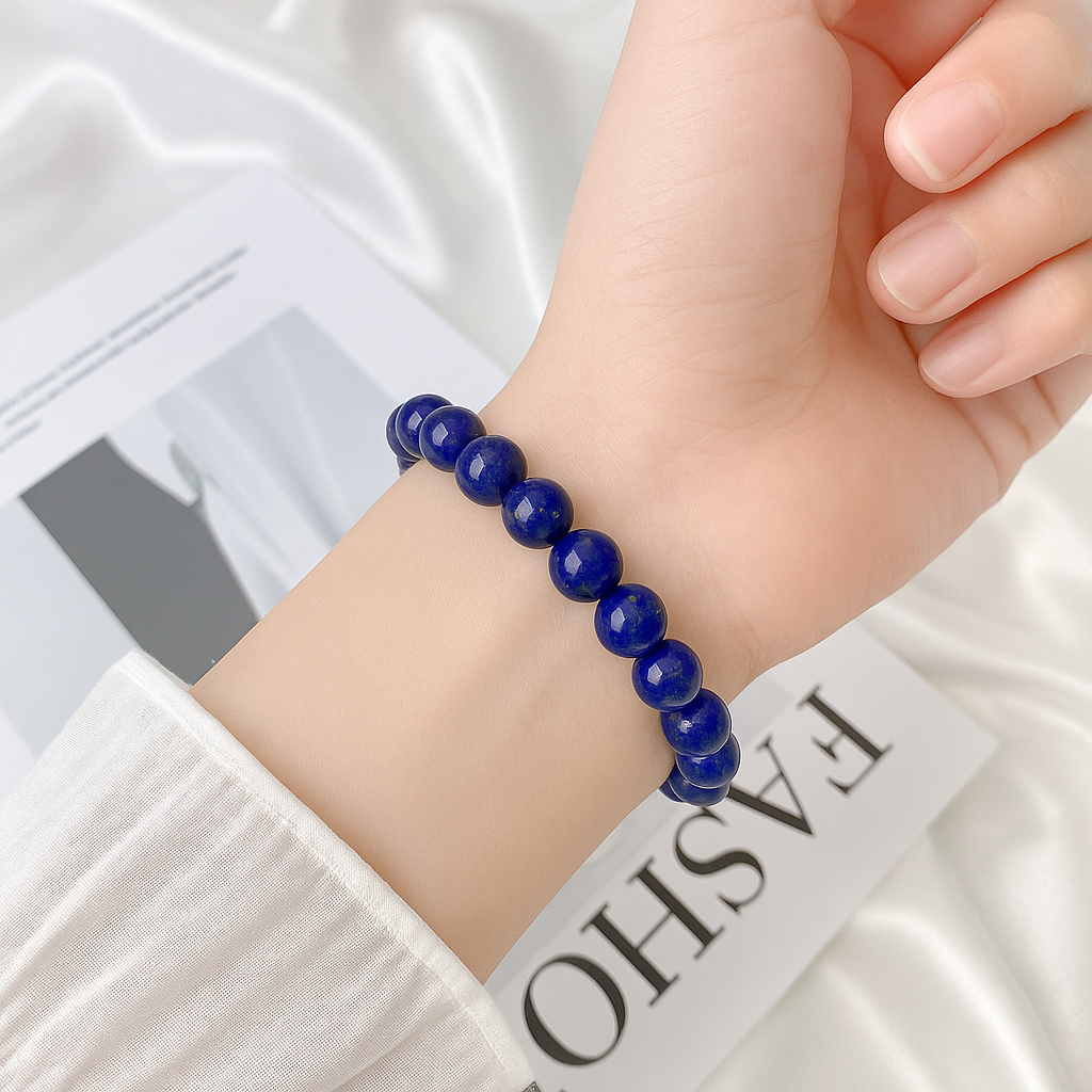 虽然青金石拥有多种好处，但在佩戴和使用时也有一些禁忌需要留意，以免损伤宝石或影响其能量效应。