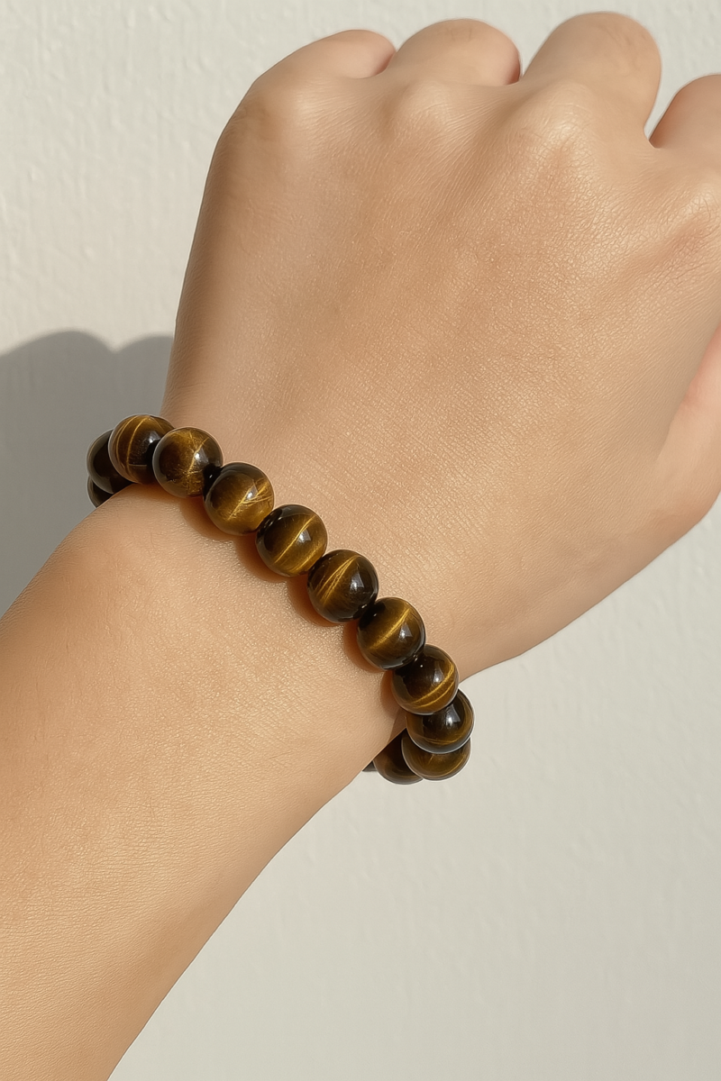 虎眼石因为寓意丰富,又能量十足,适合很多不同需求的人佩戴。