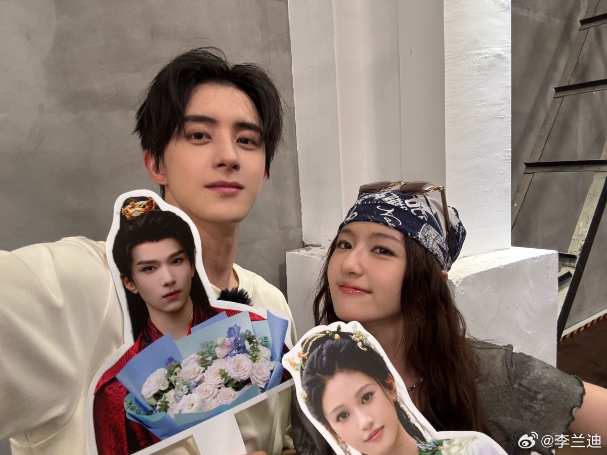 有网友建议李兰迪和敖瑞鹏的CP名竟然可以叫迪迦敖特曼