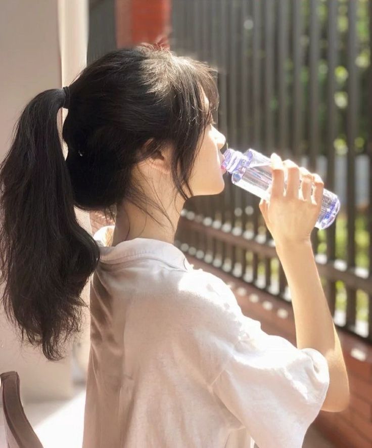 1. 精准喝水，做个“水光”美人