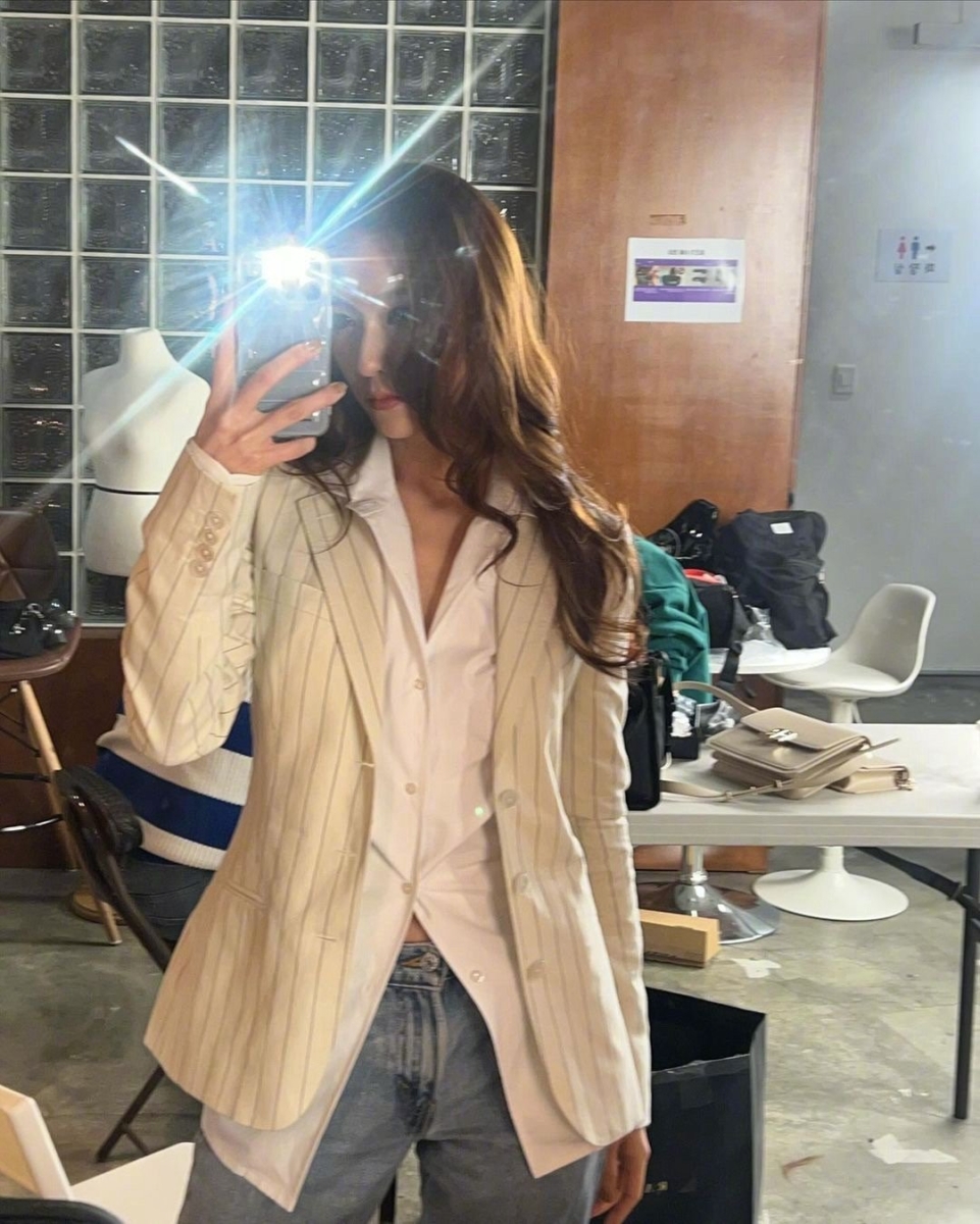 重点1.中性色调配色＝低调的贵