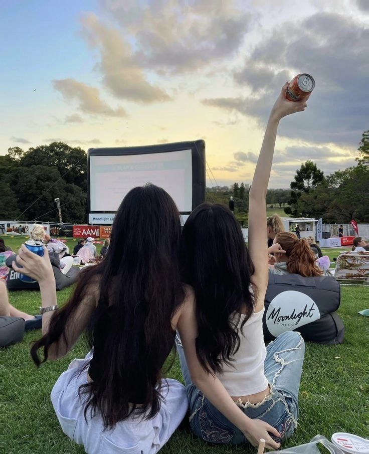 而你，值得拥有下一段温暖的友谊。