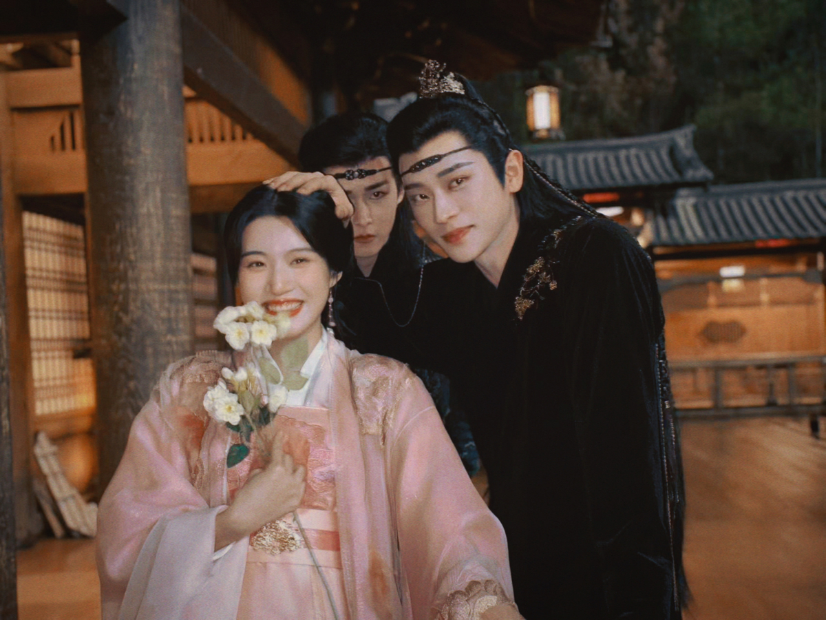 曾和《云之羽》卢昱晓传绯闻