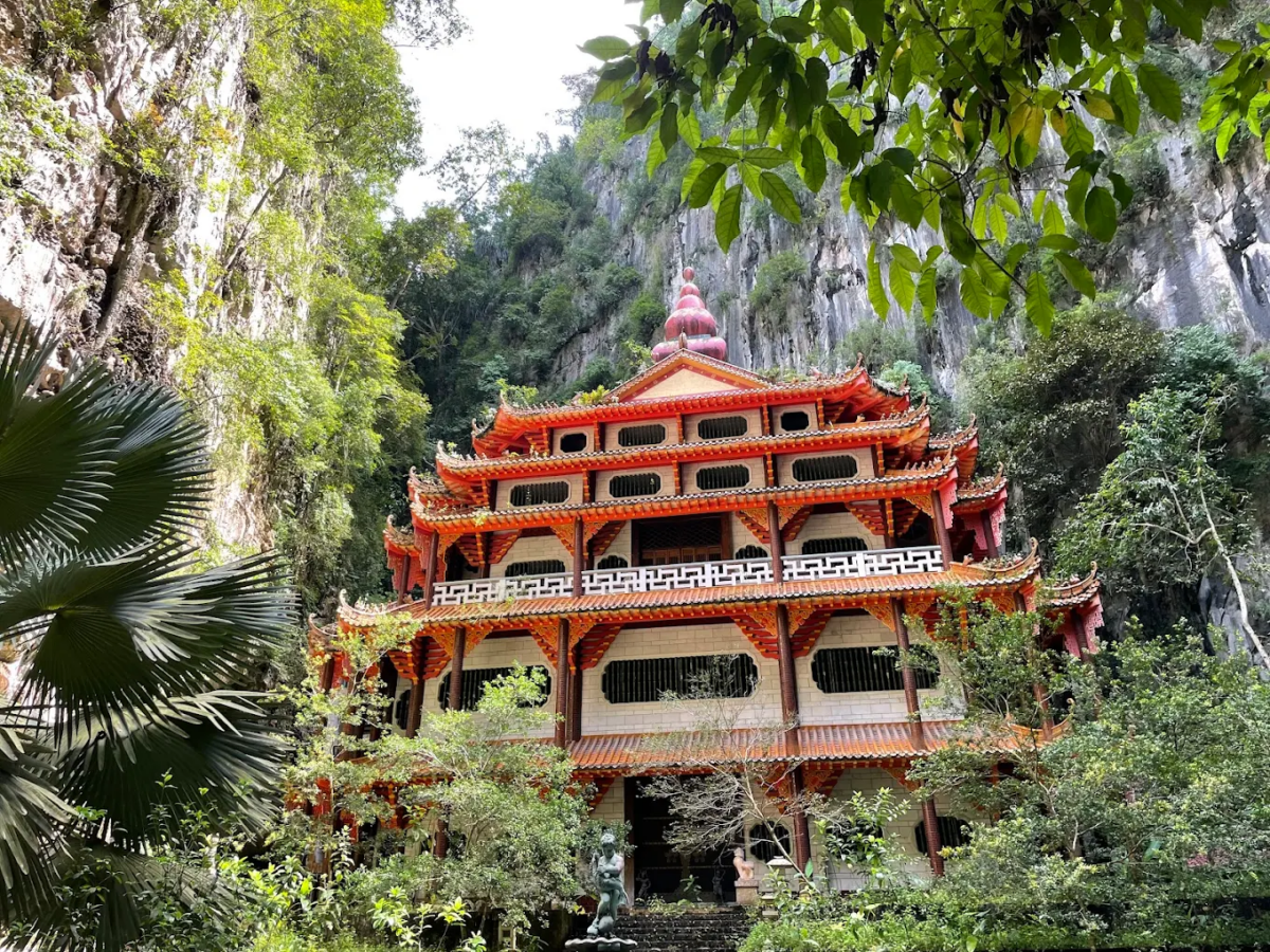 三宝洞（Sam Poh Tong）