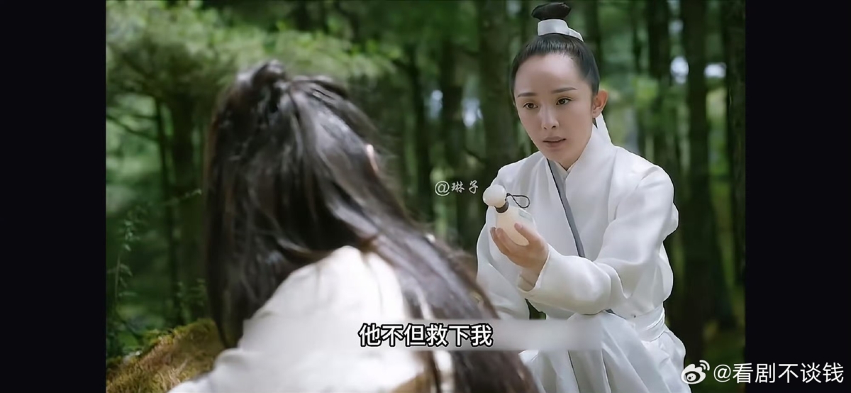  “发际线梗”她自己玩