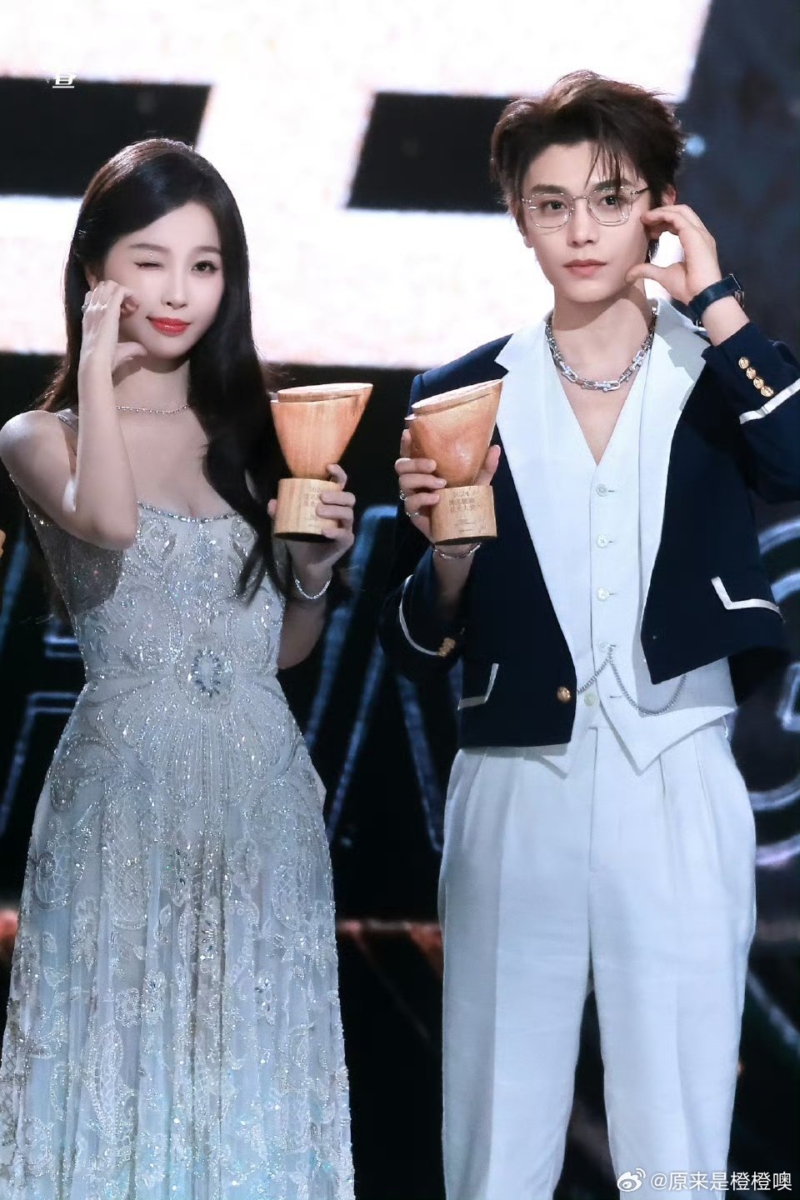 虞书欣 & 丁禹兮