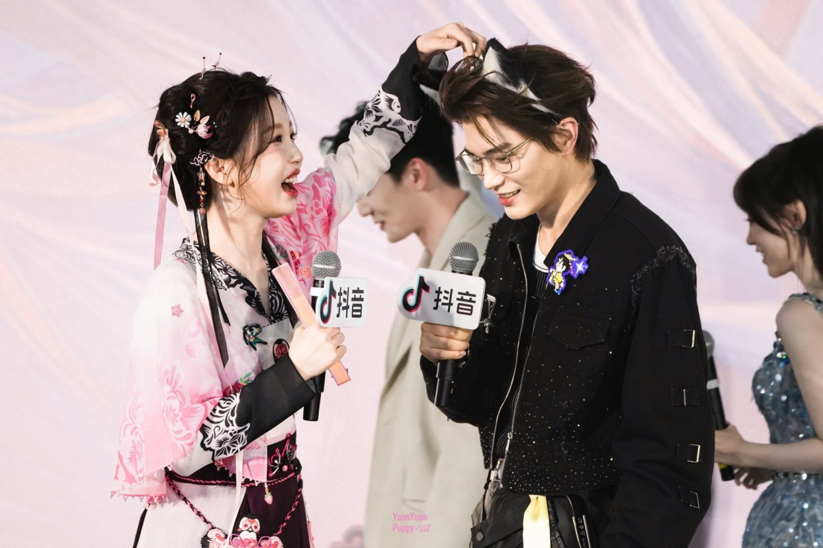 虞书欣 & 丁禹兮