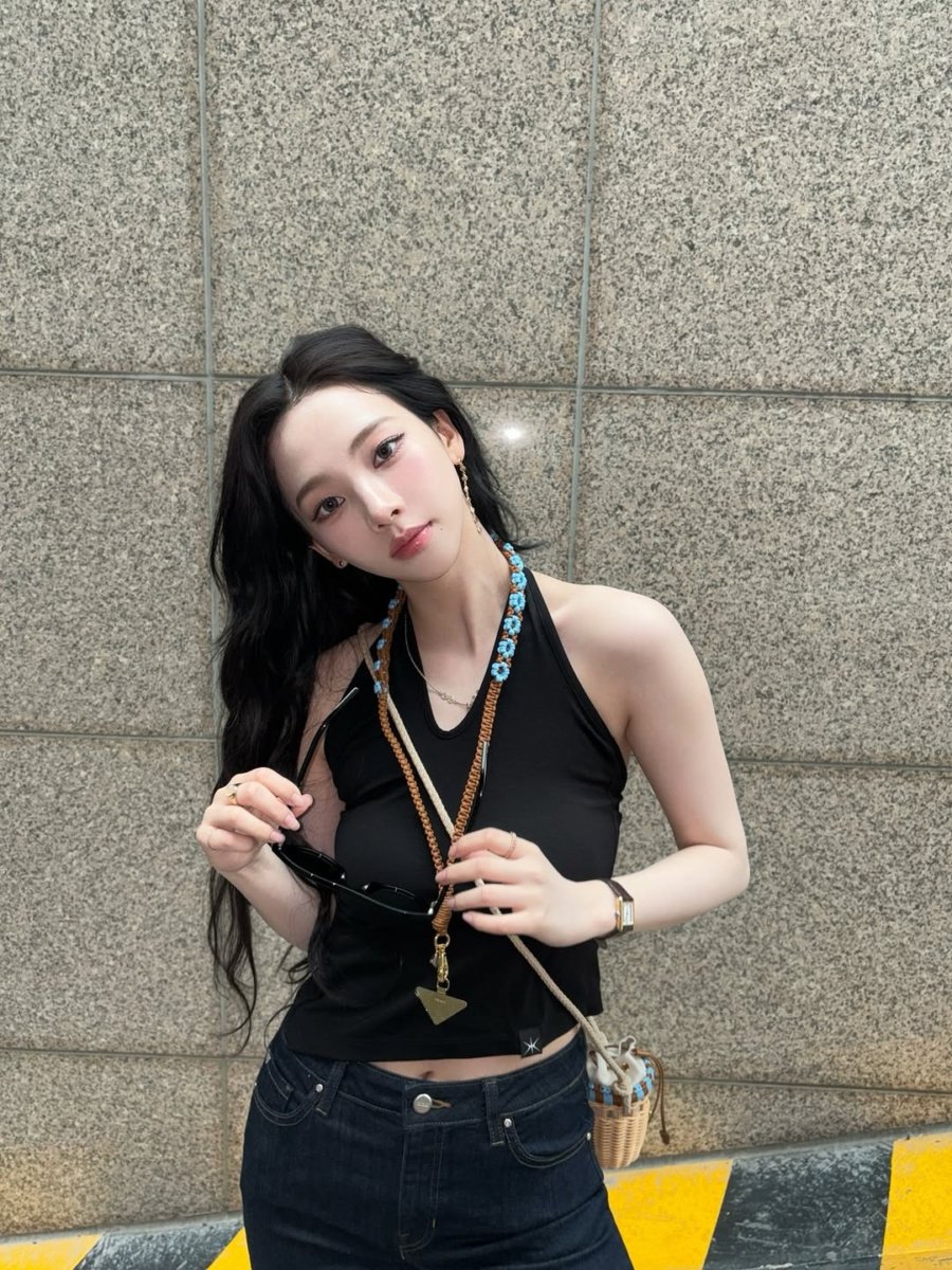 难哄》章若楠上班OOTD思路！跟着温以凡学「长期主义穿搭」，职场穿搭这样选才耐看！, image size:900x1200