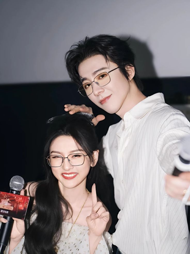 爱情是生活的一部分，但不是你的全部。