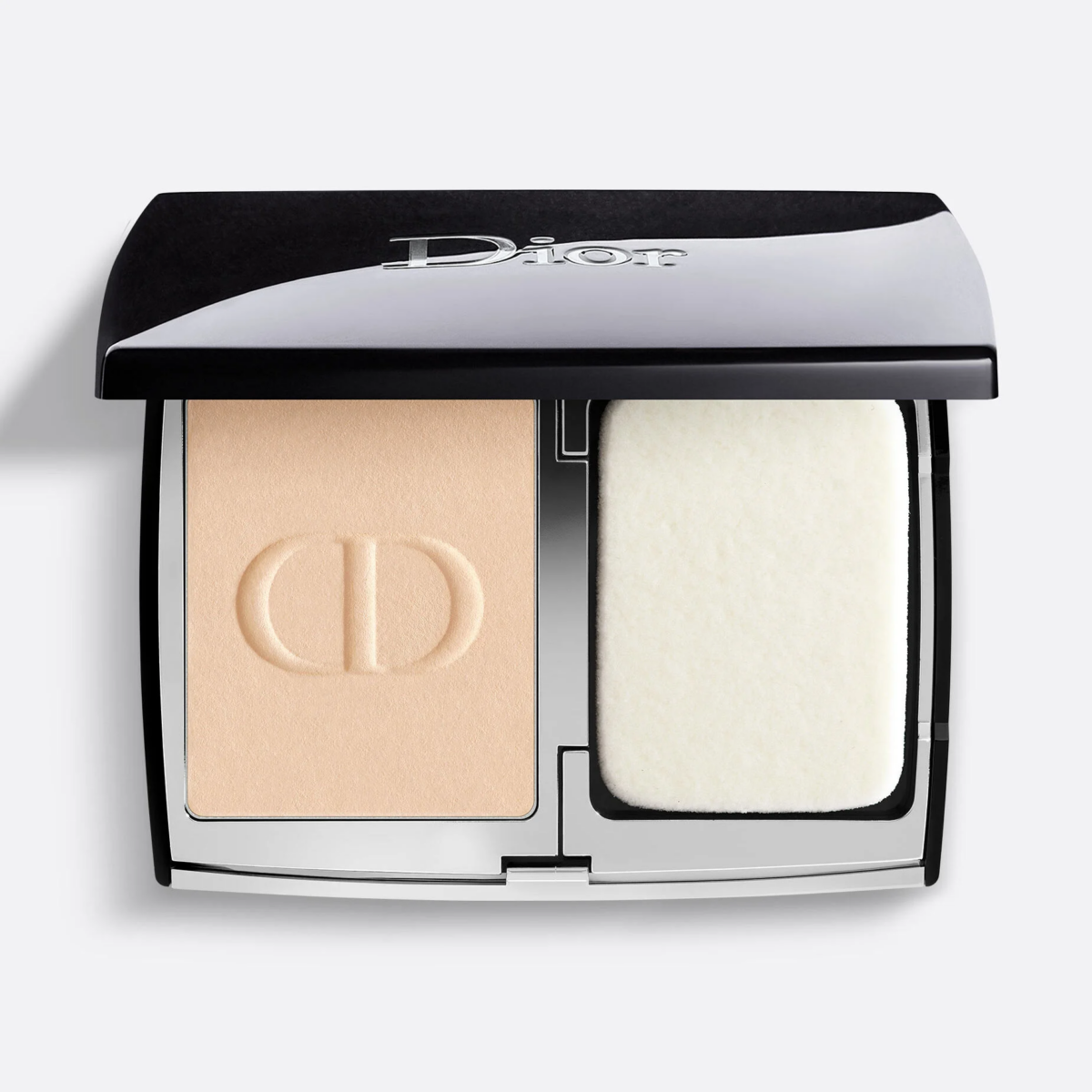 Dior 的这款粉饼为「Compact Foundation」,可直接作为底妆