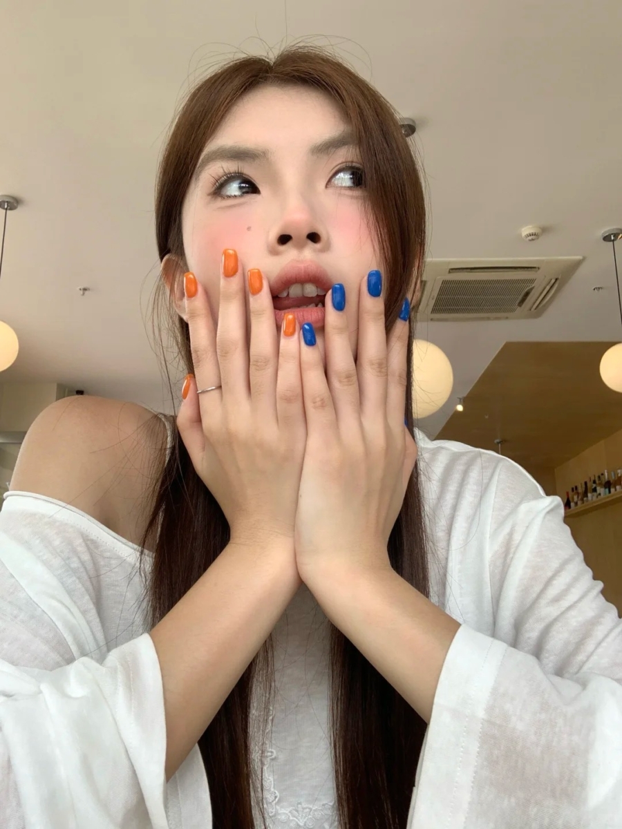 橙蓝撞色
