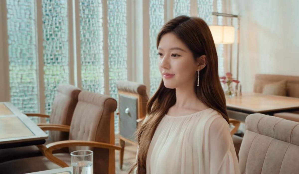 你不需要去高奢沙龙，也能在家DIY出同款“缎面贵妇发”～